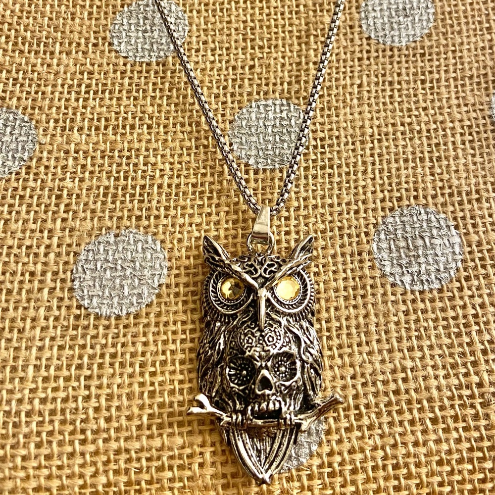 Silver Owl Skull Pendant Necklace